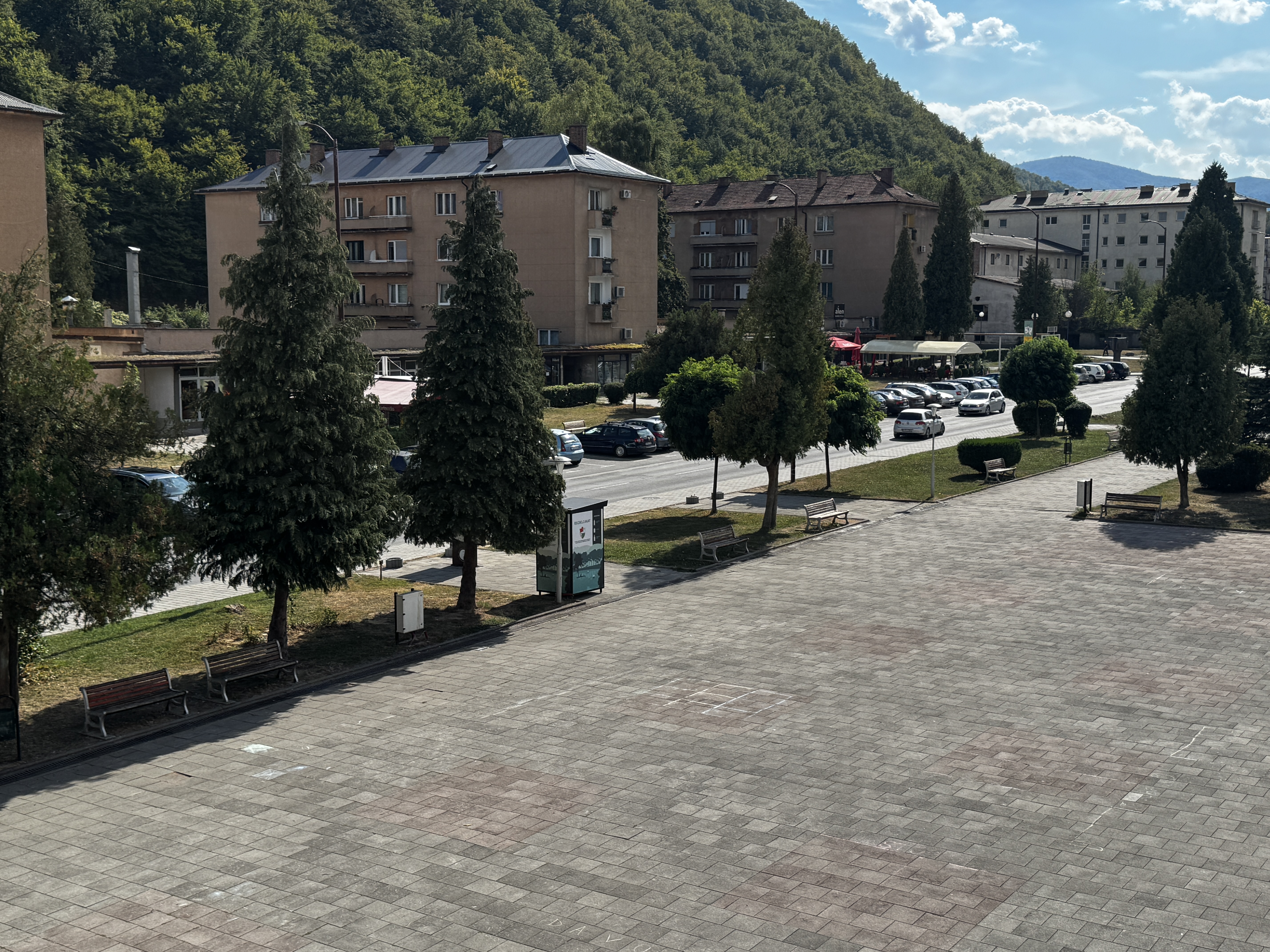 Potpisan ugovor za 57 novih parkovskih klupa